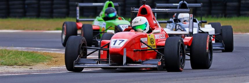 Yash Aradhya (No.17), who won Race 2 in MRF F1600 category (Sept 9) (1200x458)